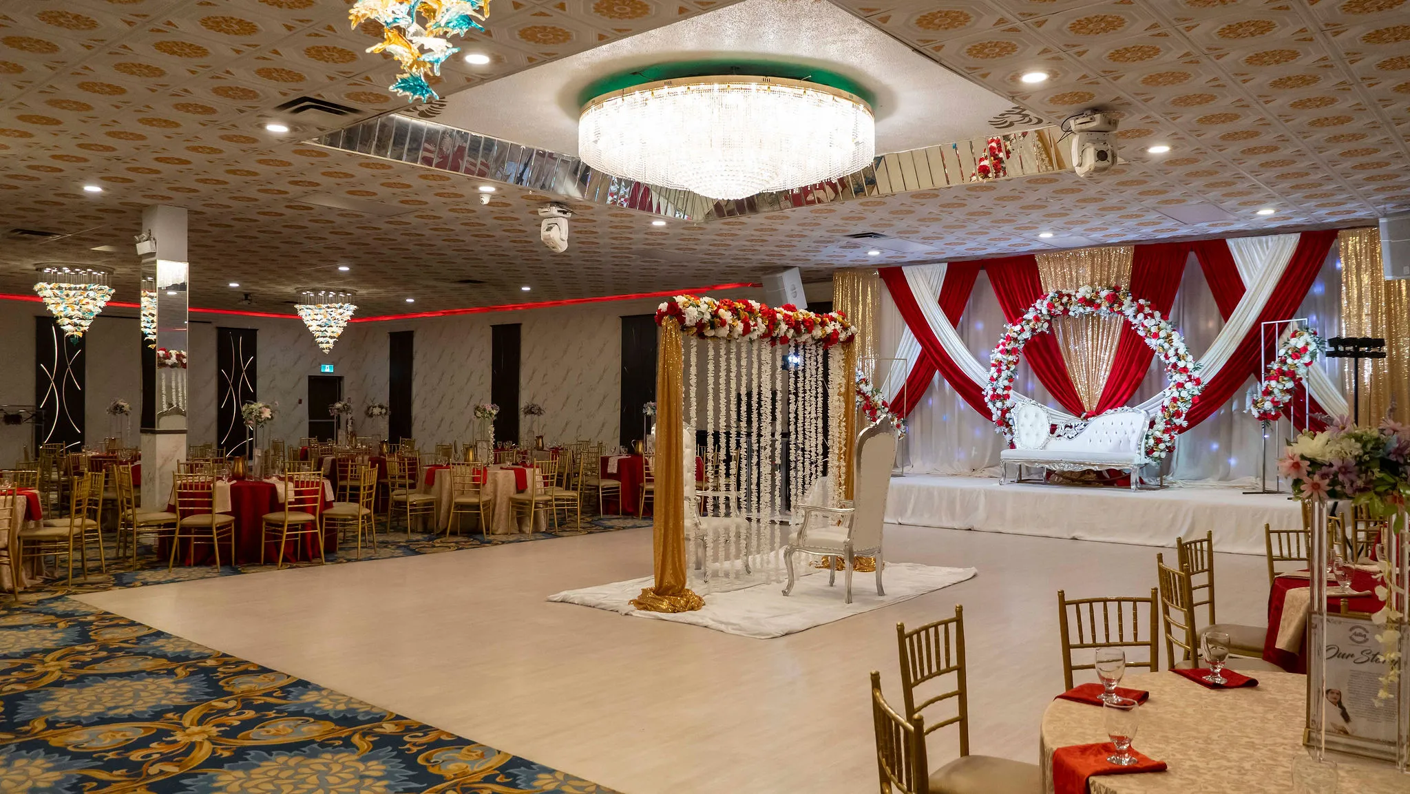 Banquet hall near Brampton set up for a wedding reception